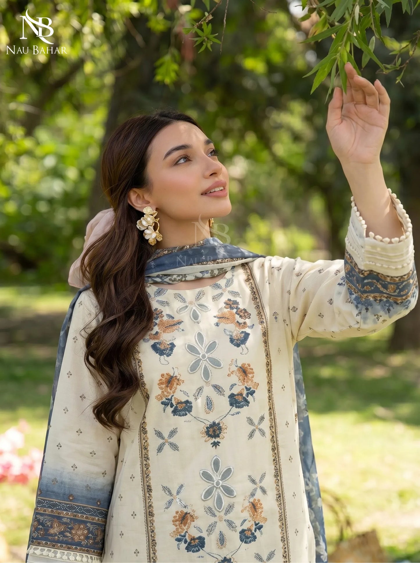 Off White - Embroidered Zari Lawn Stitched 3 Piece - NauBahar